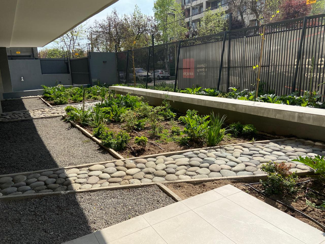Construcción área verde EcoArt Paisajismo