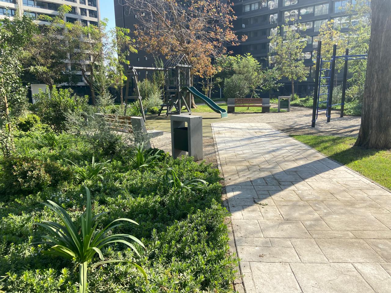 Áreas verdes en edificio corporativo